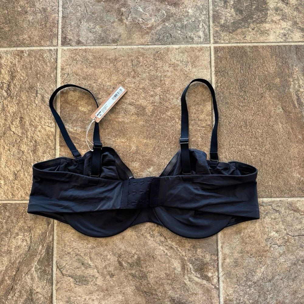Skims Smoothing Intimates Unlined Strapless Bra Onyx Size 42C - Picture 5 of 9